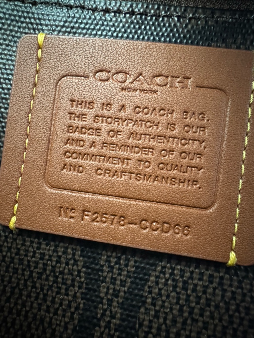 Coach Large City Tote bag in signature canvas - Picture 9 of 10